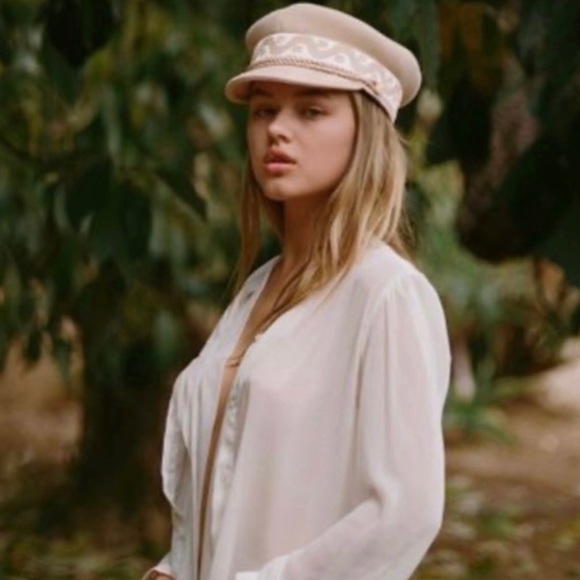 REVOLVE Chic Neutral/Gold Hat NEW - Picture 2 of 4